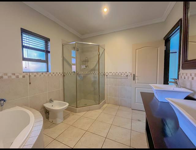 4 BEDROOM TOWNHOUSE FOR SALE IN ZIMBALI ESTATE